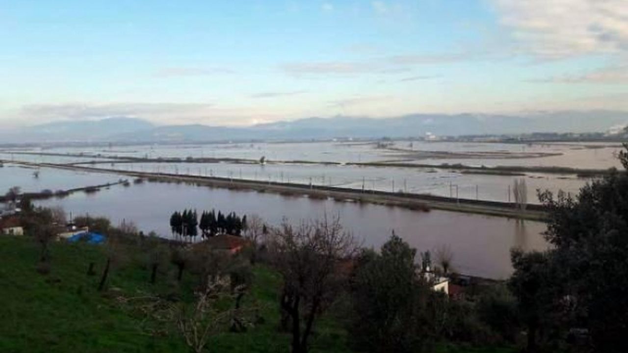 Torbalı'da binlerce dekar tarım alanı sular altında!