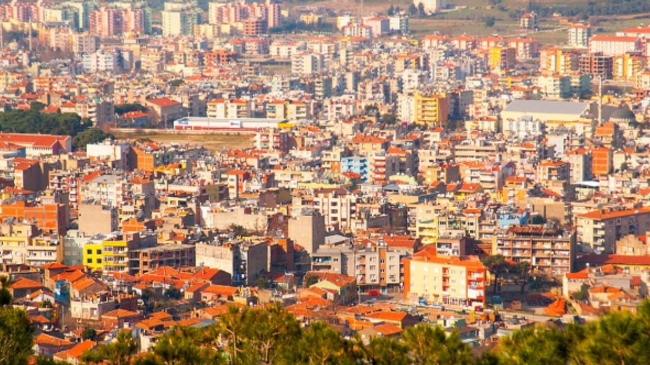 Şehir Plancıları'ndan açıklama: İzmir'de hali hazırda konut fazlası var!