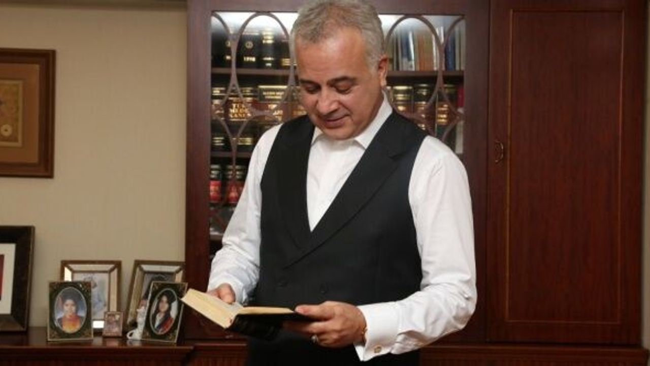 İlk Cumhurbaşkanı adayı belli oldu: 500 bin imzayla adayım