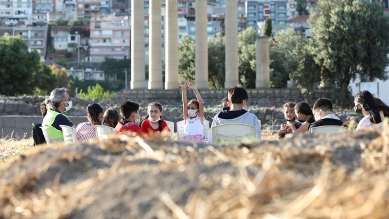 Çocuk meclisi tarihi Smyrna kentinde toplandı