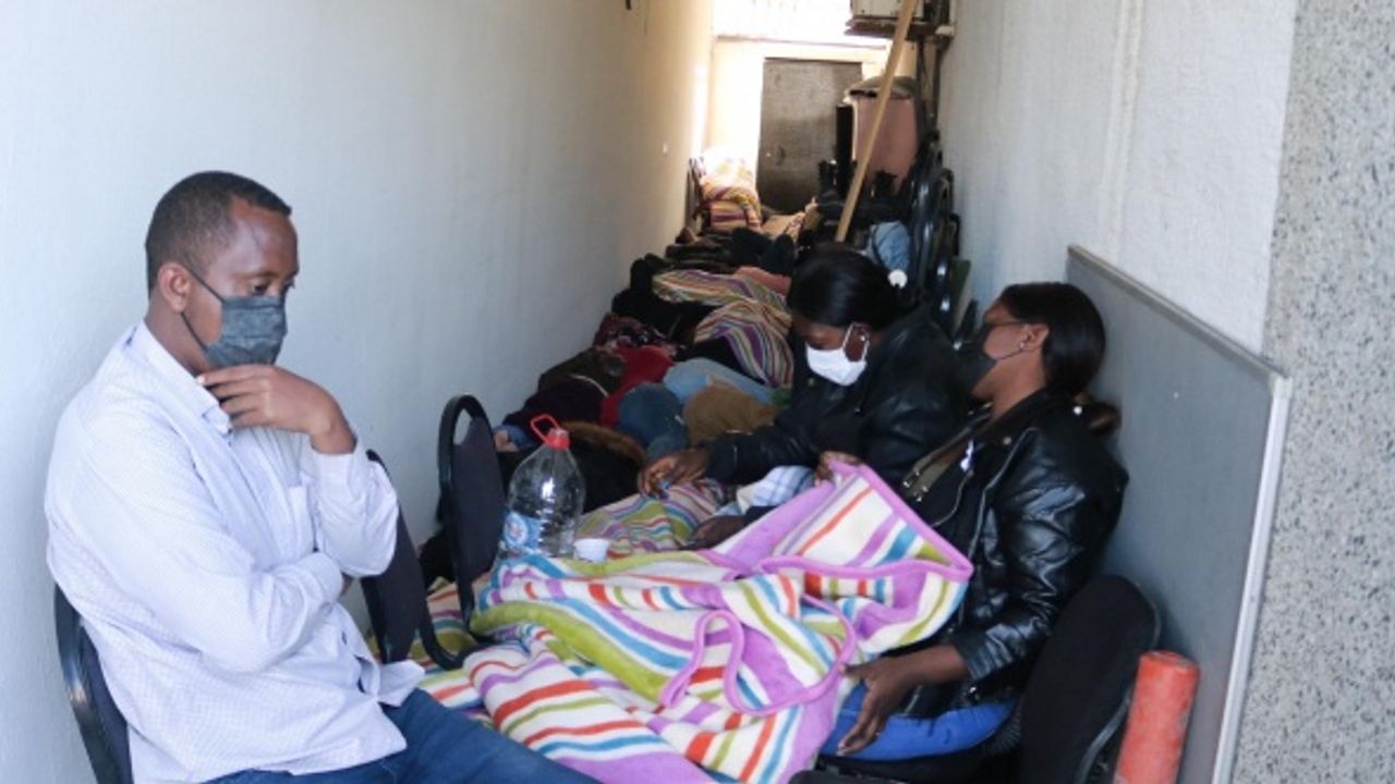 Foça'da 29 göçmen kurtarıldı