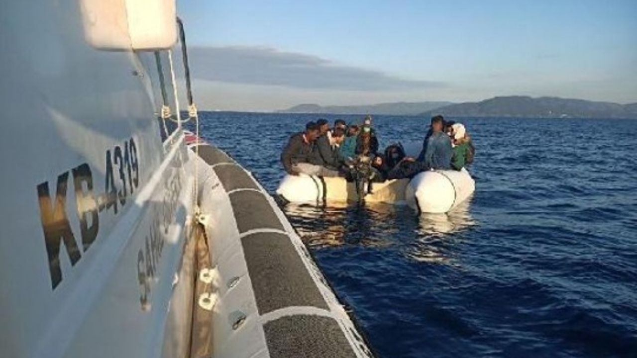 Yunanistan unsurlarınca geri itilen 17 göçmen kurtarıldı