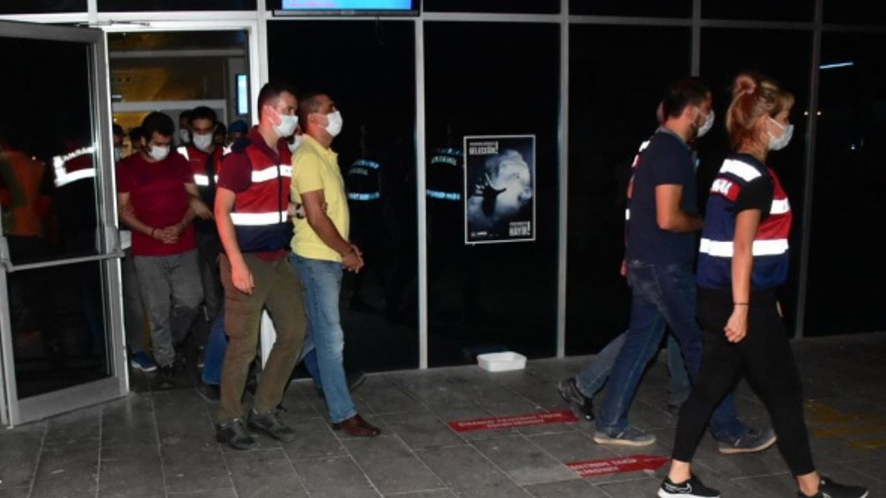 İzmir'de FETÖ operasyonunda 1 tutuklama