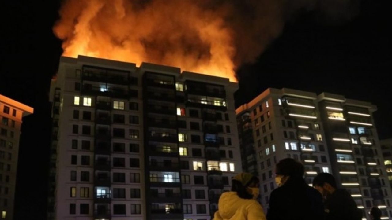 İşten çıkarılan apartman görevlisi yangın çıkardı!