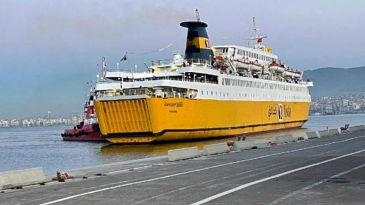 Libya'dan gelen ikinci yolculu gemi, İzmir'e demirledi