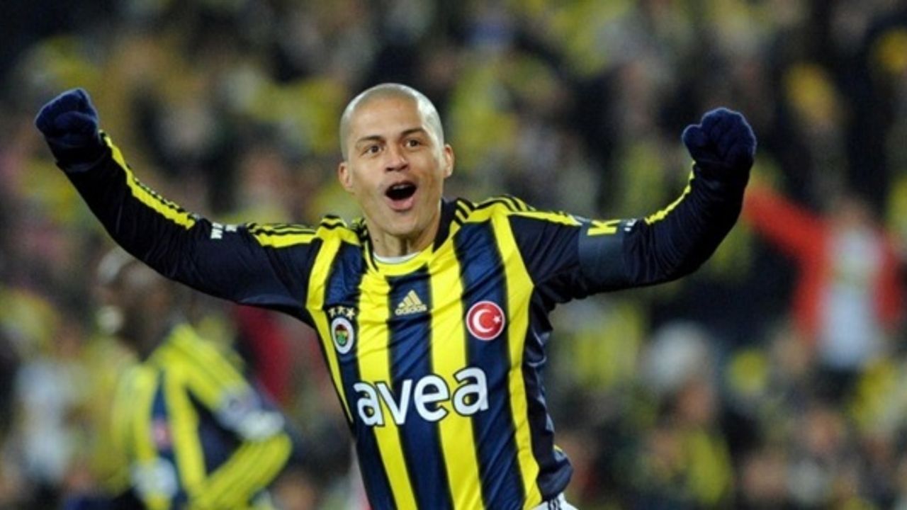 Eski Fenerbahçeli futbolcu Alex de Souza: 'Yuvama dönüyorum'