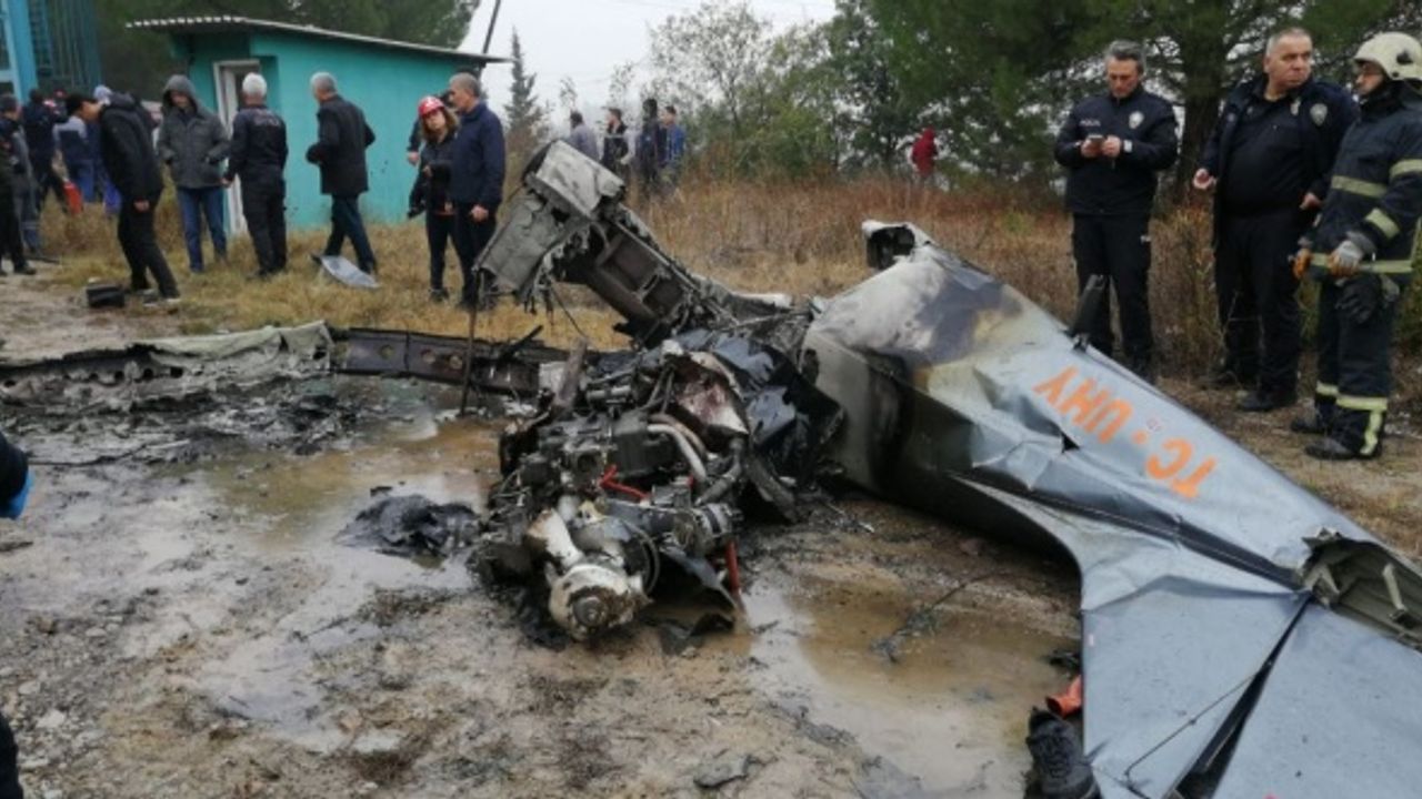 Eğitim uçağı düştü: 2 kişi hayatını kaybetti