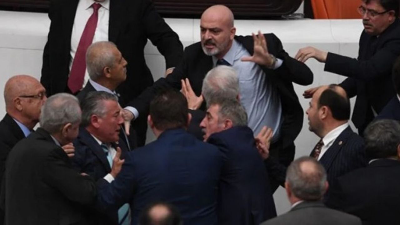 Meclis'teki yumruklu saldırı sonrası AKP'den ilk açıklama