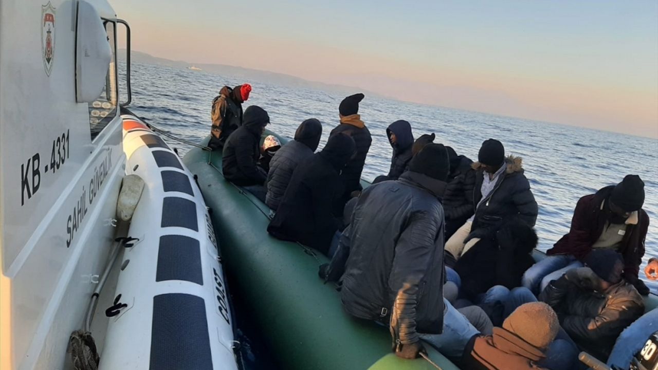 İzmir açıklarında 111 düzensiz göçmen kurtarıldı