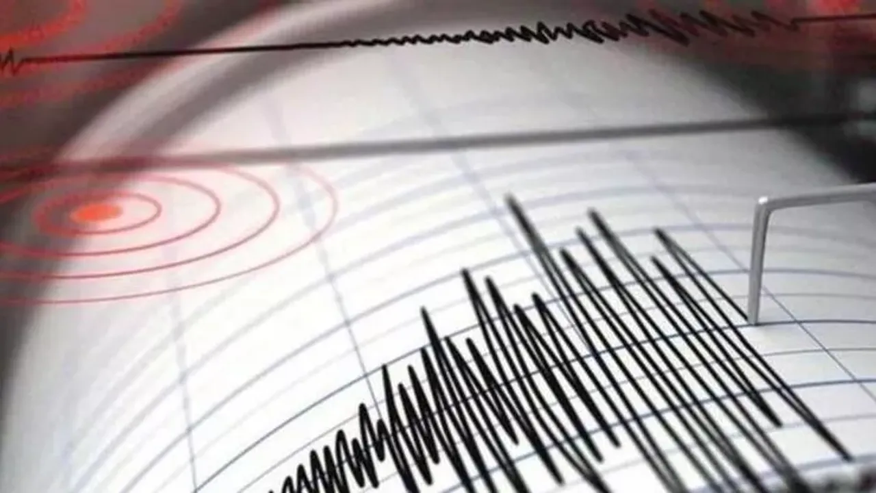İzmir beşik gibi sallanıyor: Son 4 günde 142 deprem!