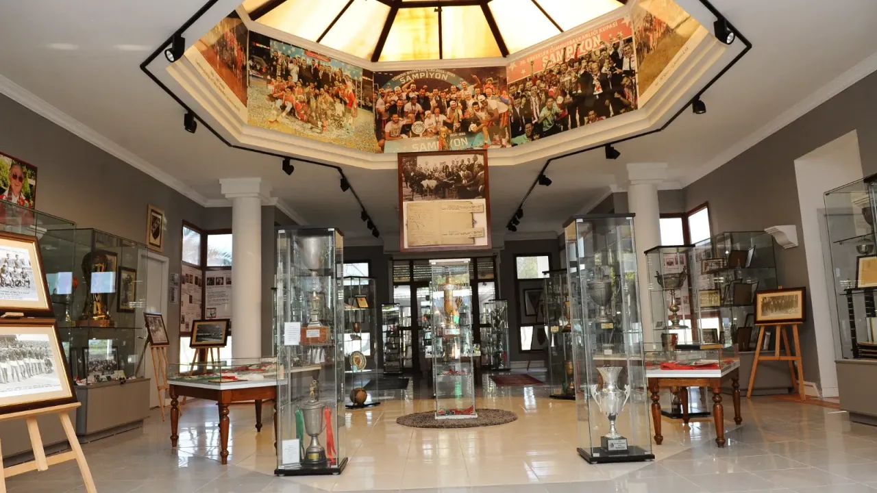 Karşıyaka Spor Kulübü’nün müzesi açıldı