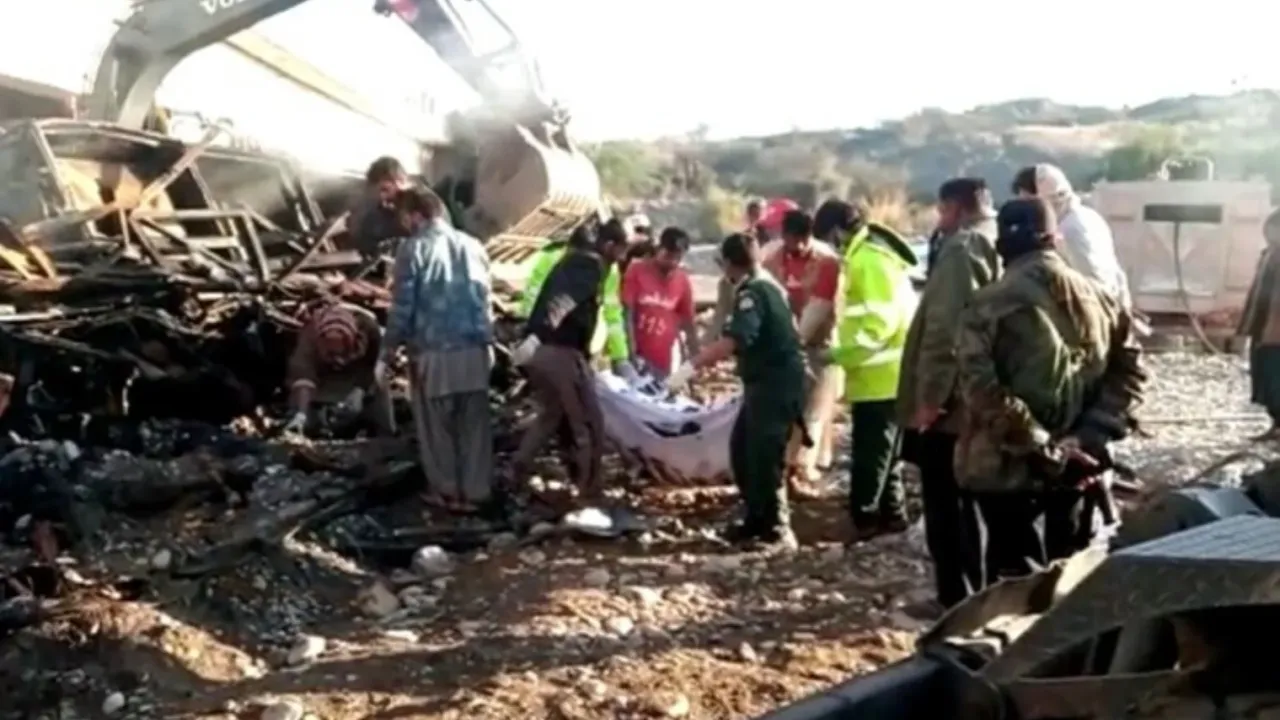 Otobüs uçuruma düştü: 41 kişi öldü