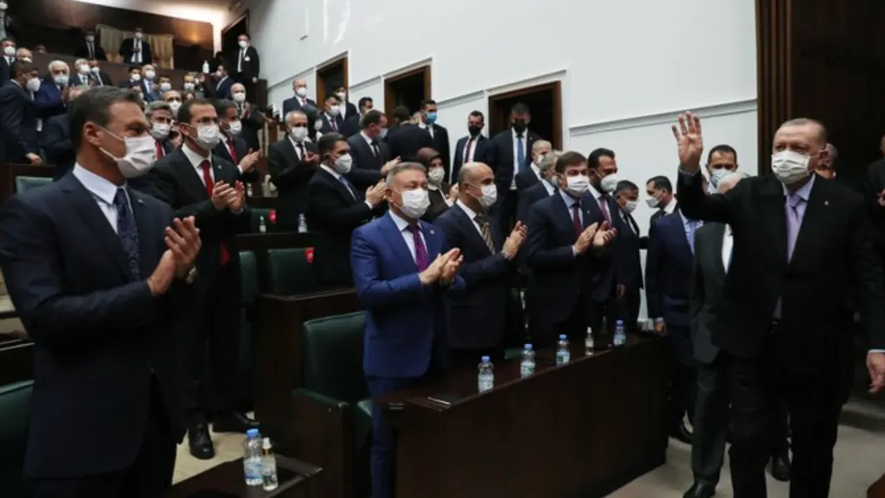 AKP'de seçim tartışması: Ertelenecek mi, ertelenmeyecek mi?