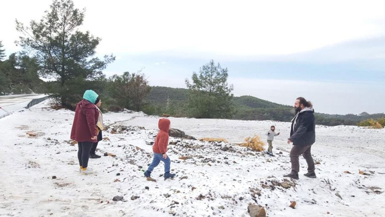 Turizm cenneti Datça'da kar sürprizi!