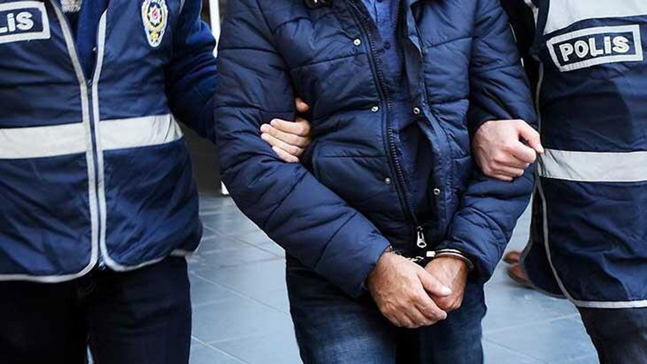 İzmir'de sahte kimlikle arsa satışı! 2 kişi suçüstü yakalandı!