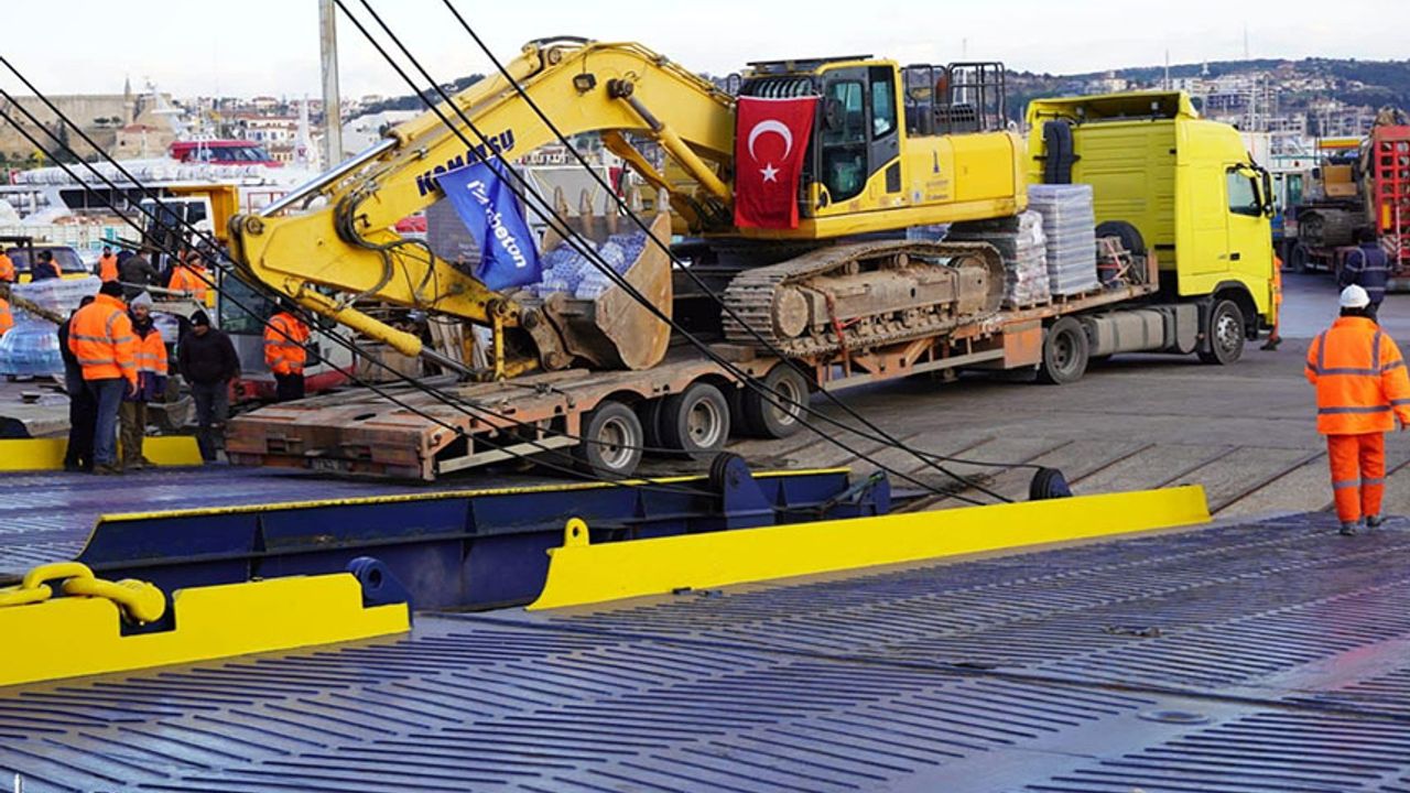 İzmir'in iş makineleri ve operatörleri Antakya’ya ulaştı