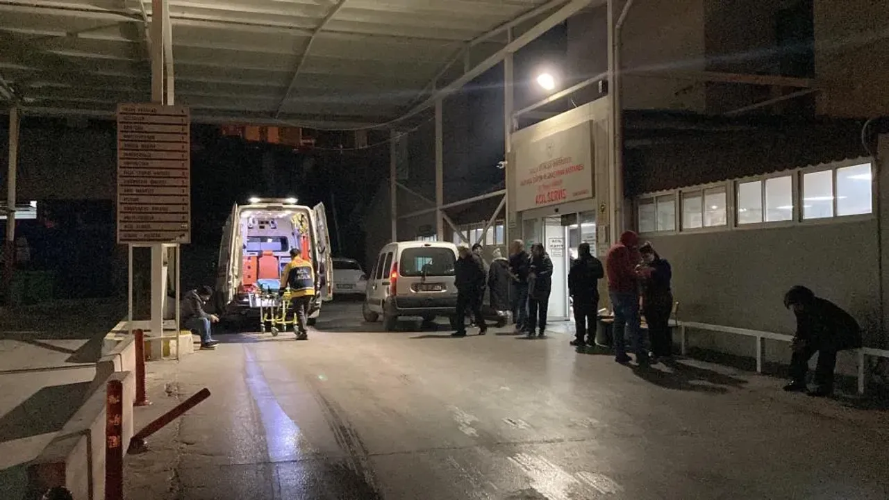 İzmir’de zehirlenme iddiası: 10 kişi hastaneye kaldırıldı