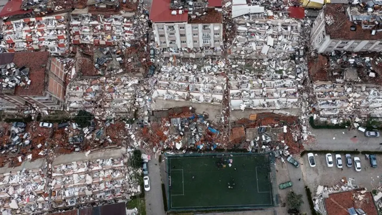 İzmir’de depremzedeler için Bir Kira Bir Yuva kampanyası başlatıldı