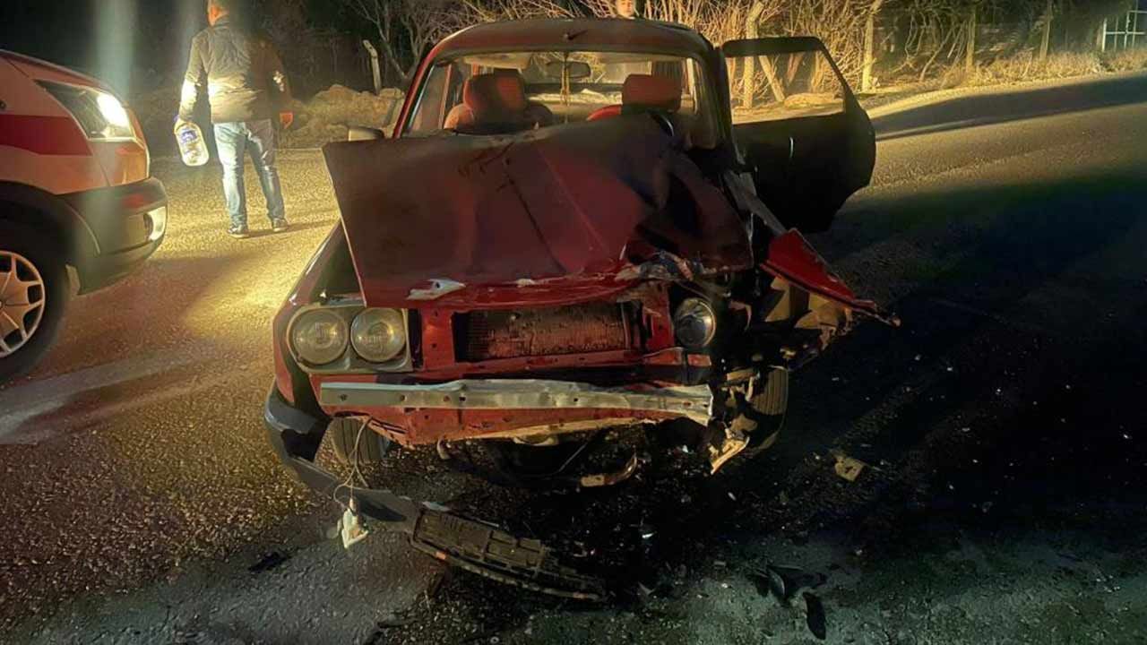 Manisa'da iki otomobil çarpıştı: 8 yaralı