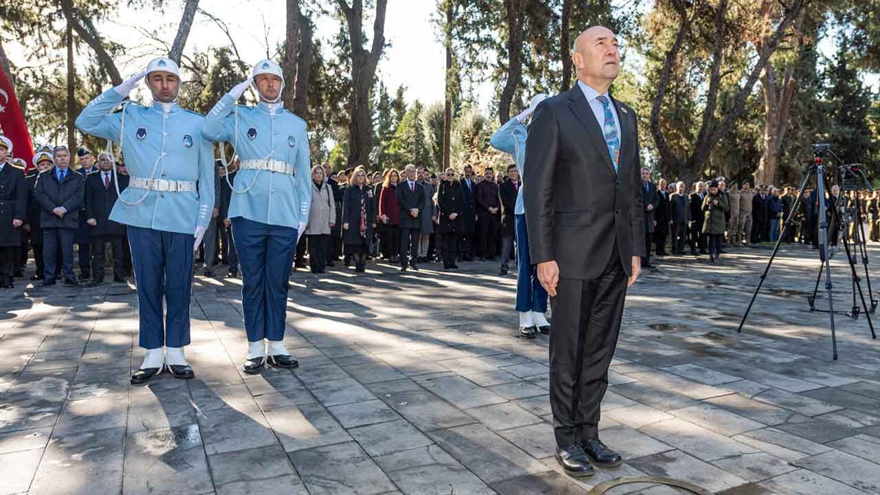 İzmir'de Çanakkale Zaferi için Kadifekale Şehitliği'nde tören