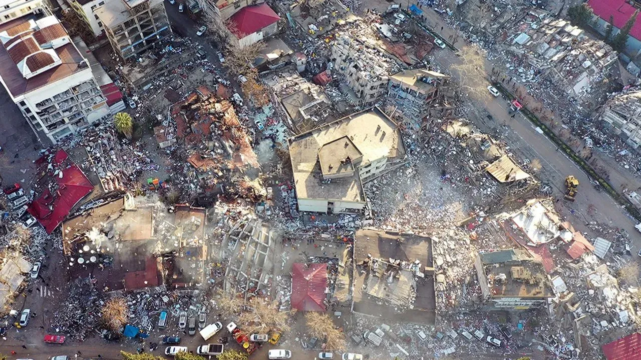 Deprem felaketinde can kaybı 50 bin 399'a yükseldi