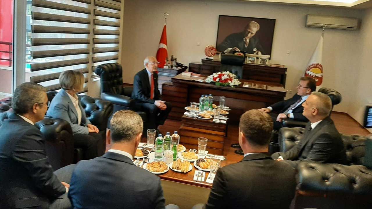 Adalet Partisi İzmir'den Kılıçdaroğlu'na destek