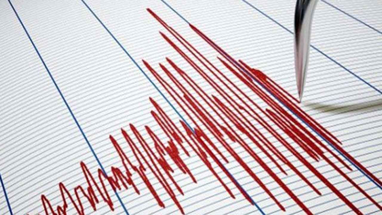İzmir'de deprem oldu! Şiddeti açıklandı!