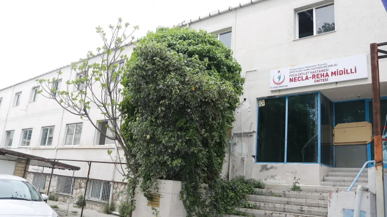 Foçalıların çabası sonuç verdi: Eski devlet hastanesi TOKİ'ye devredilmeyecek