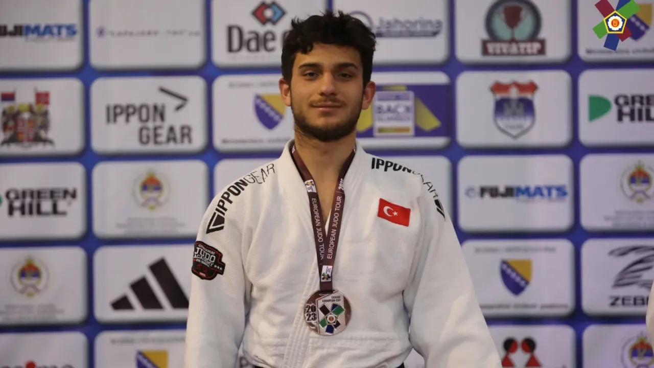 İzmir Büyükşehir'in sporcusundan madalya gururu