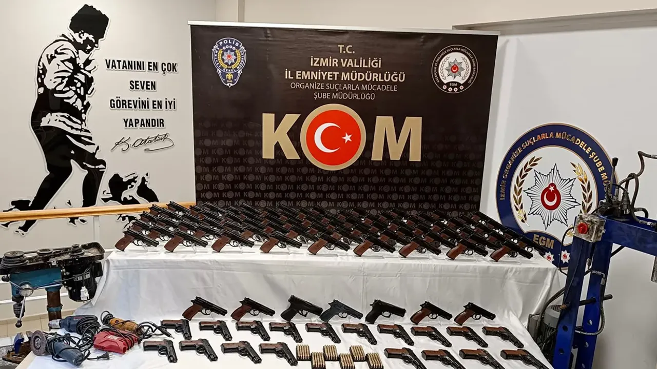 İzmir'deki yasa dışı silah ticareti operasyonu!
