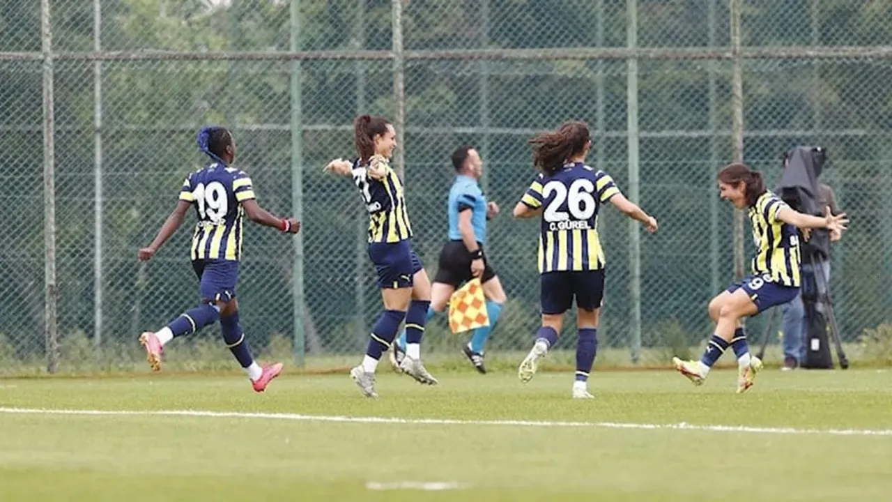 Kadınlar Futbol Süper Ligi’nde ilk finalist Fenerbahçe