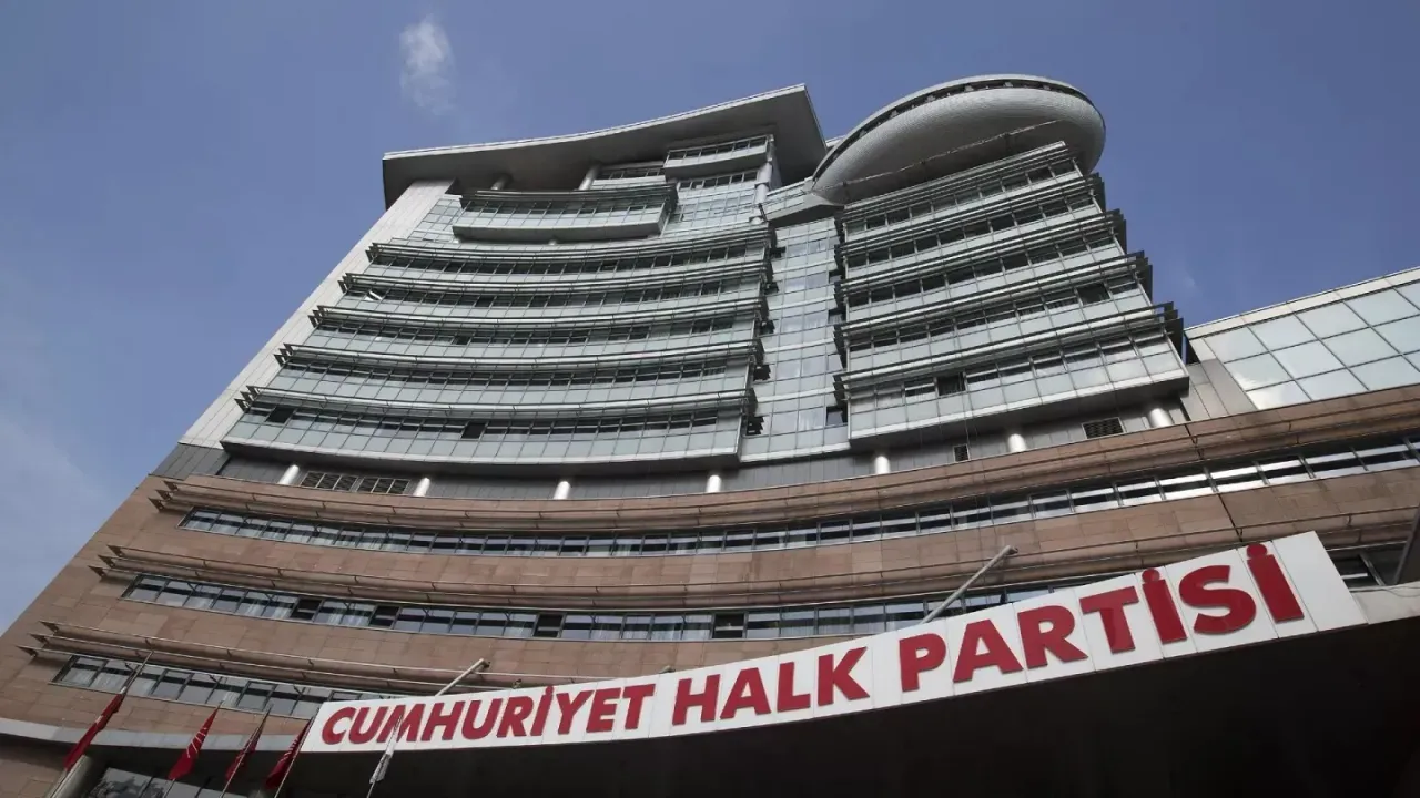 Özlem Gürses: O gece CHP Genel Merkezi'nde çok kişi ağladı