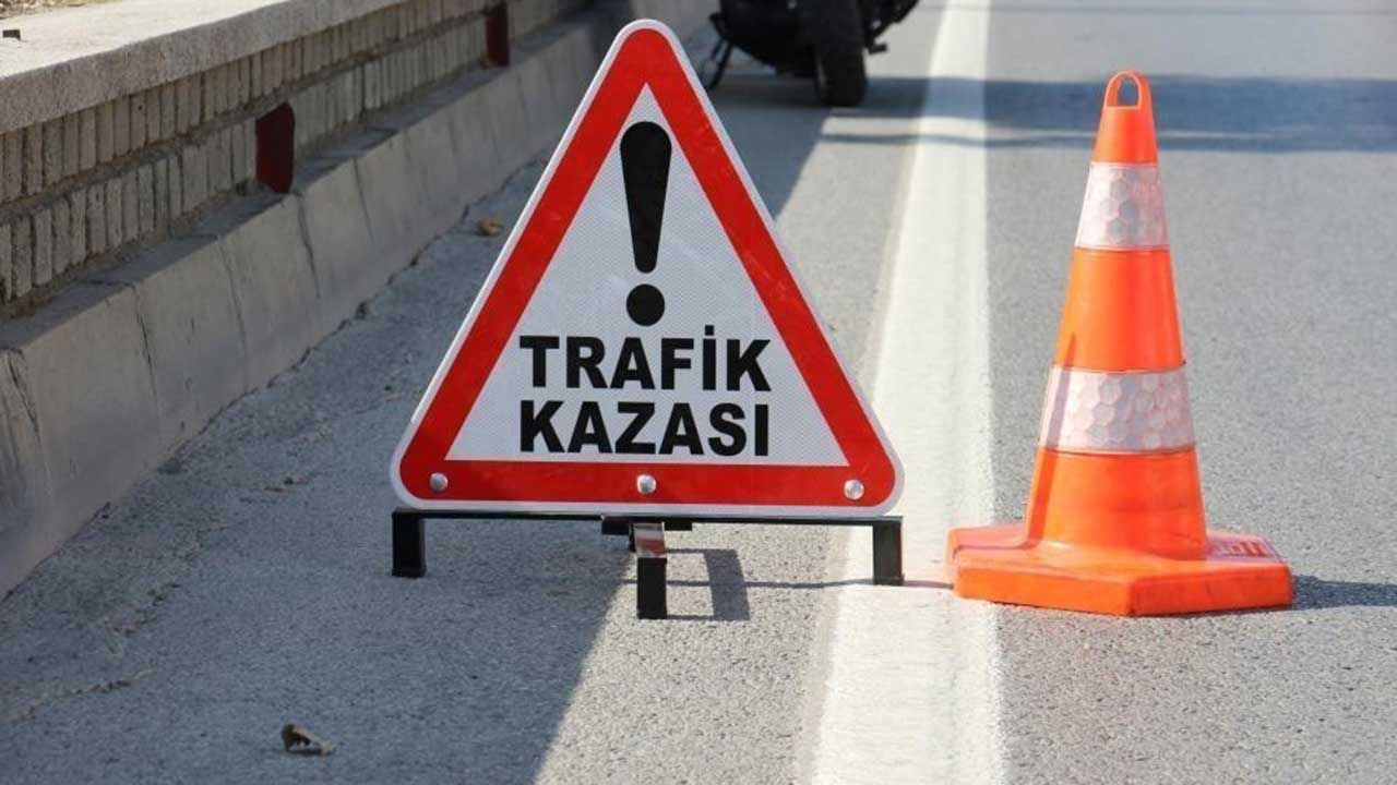 İzmir'de motosiklet kamyonetle çarpıştı: 1 kişi öldü