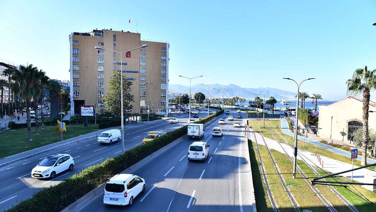 İzmir Büyükşehir duyurdu: Konak'ın en işlek caddesi trafiğe kapatılacak!