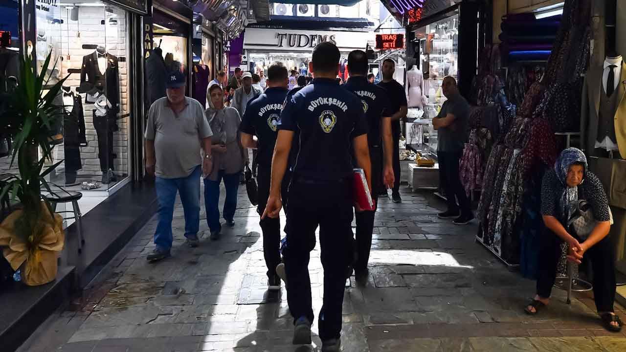 İzmir'de çığırtkan ve hanutçulara 200 bin lira ceza