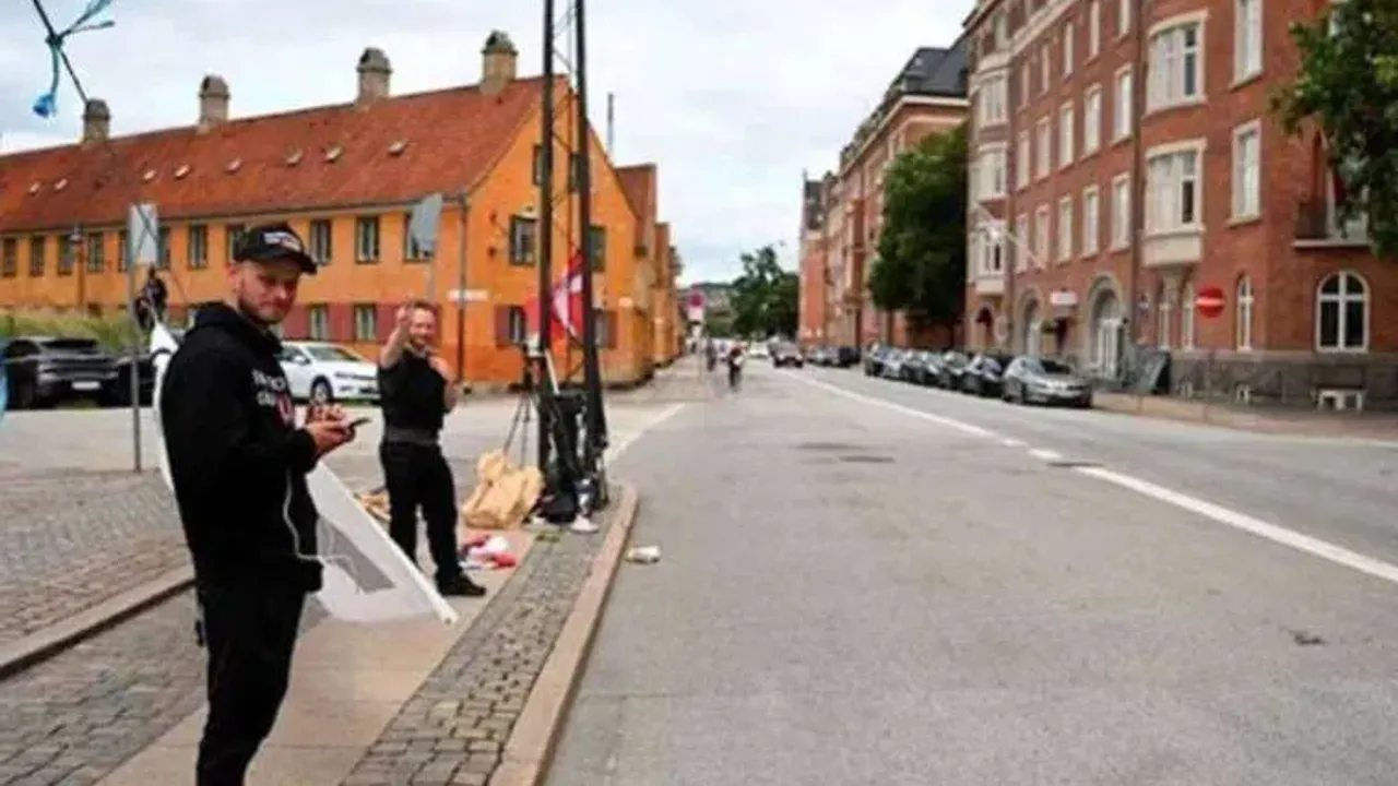 Danimarka’da Türkiye Büyükelçiliği önünde Kuran yaktılar