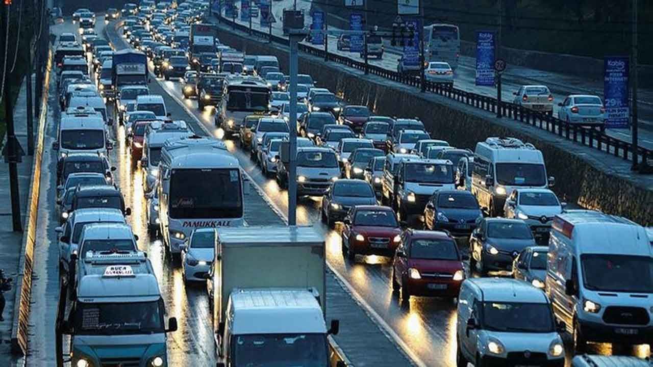 İzmir trafiğindeki araç sayısı arttı: En çok hangi marka araç tercih edildi?