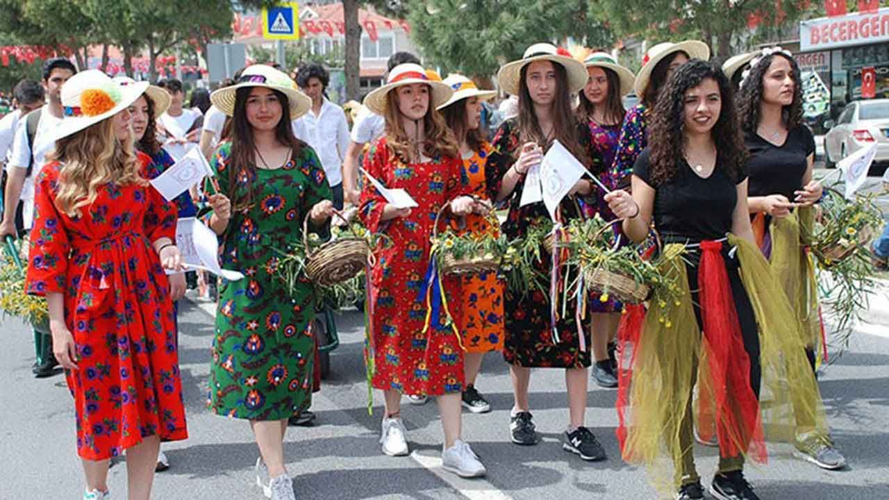 İzmir'de hangi festival ne zaman ve nerede düzenleniyor? Ay ay İzmir festival takvimi