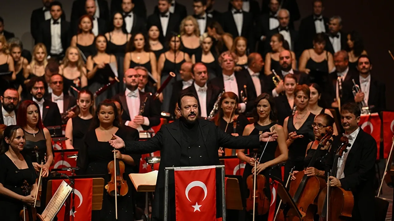 Efes Kültür Yolu Festivali kapsamında Cumhuriyet Konseri gerçekleştirildi