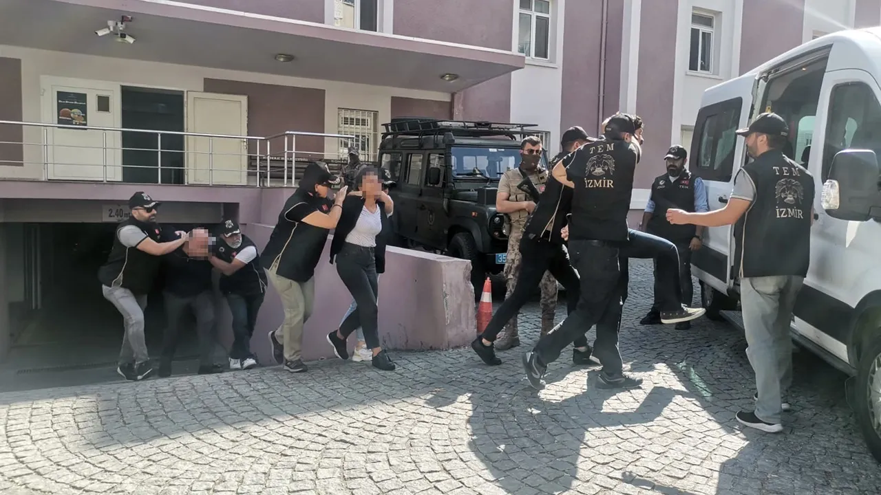 HDP İzmir İl Eşbaşkanı Vedat Çınar Altan tutuklandı