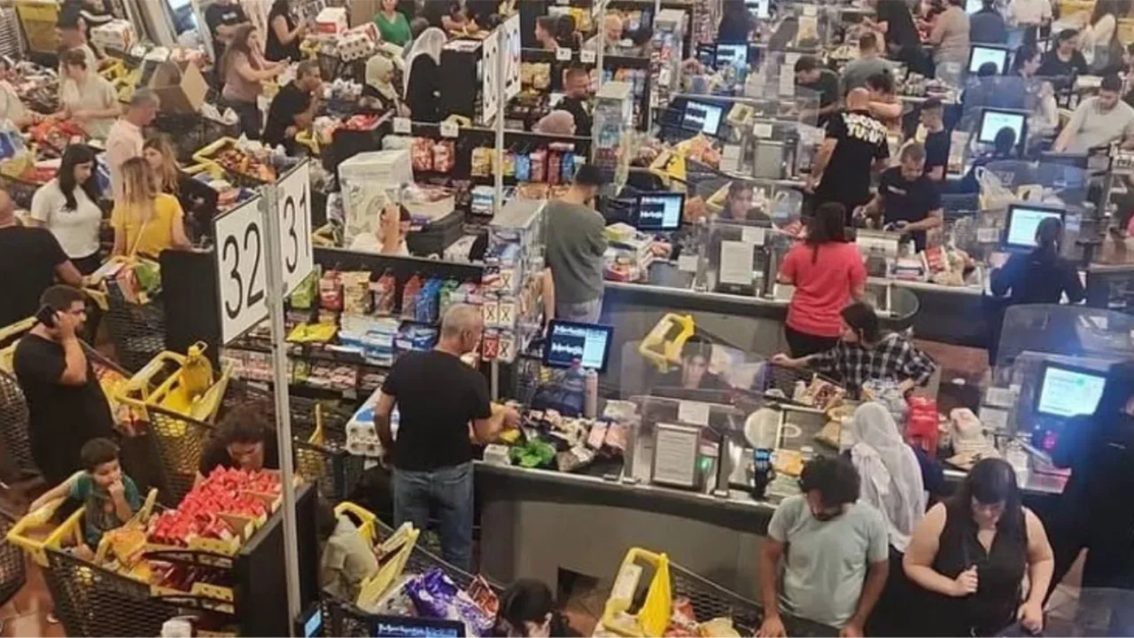 İsrail'de mesaj atıldı, insanlar marketlere akın etti