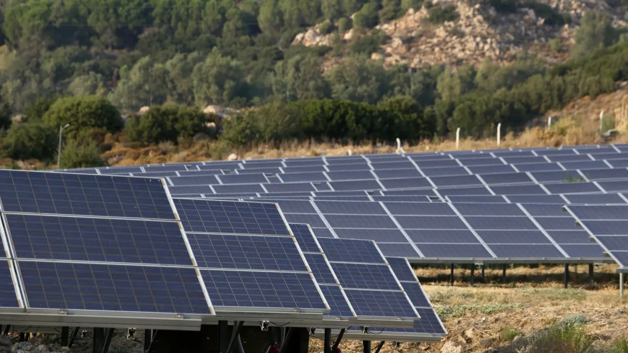 Kapasite 3 katına çıktı: Karşıyaka'da Güneş Enerji Santrali 4 milyon 500 bin TL’lik elektrik üretti