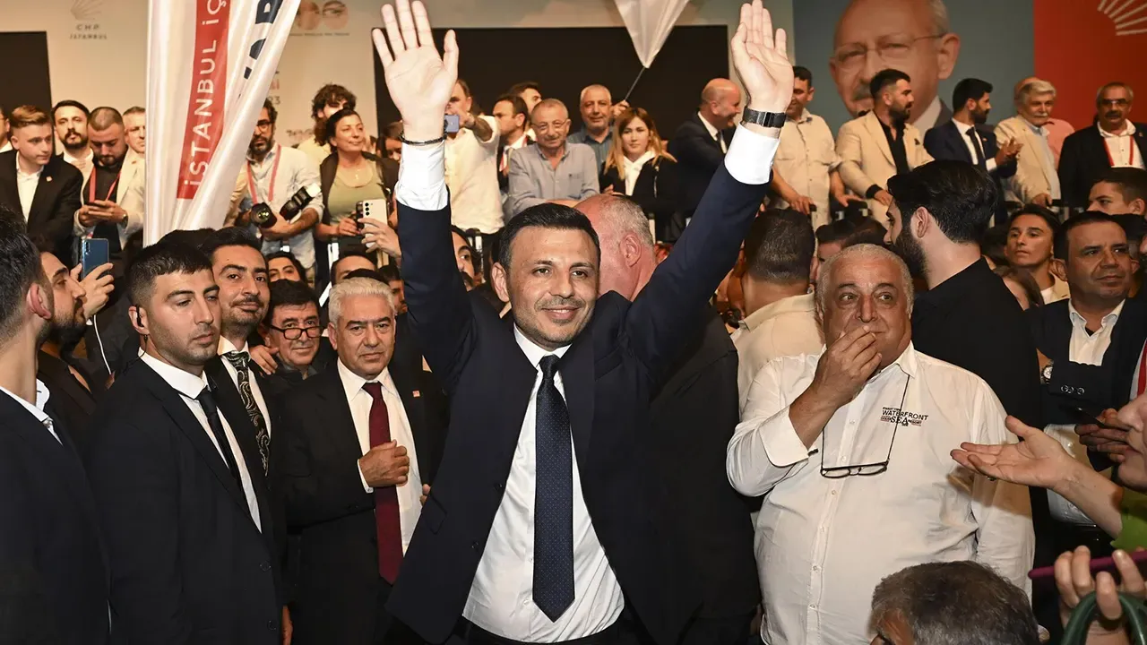 CHP İstanbul Kongresi'nde kazanan Özgür Çelik oldu