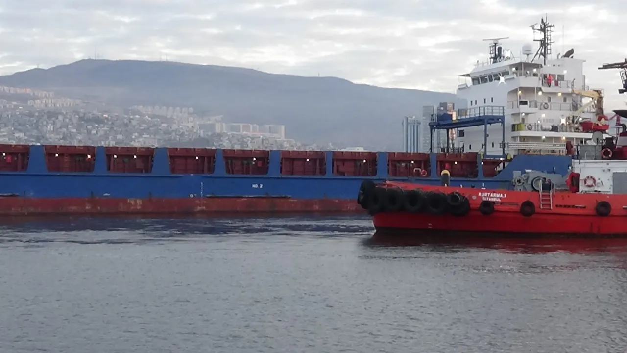 500 ton tıbbi yardım: Gazze'ye yardım gemisi İzmir'den yola çıktı