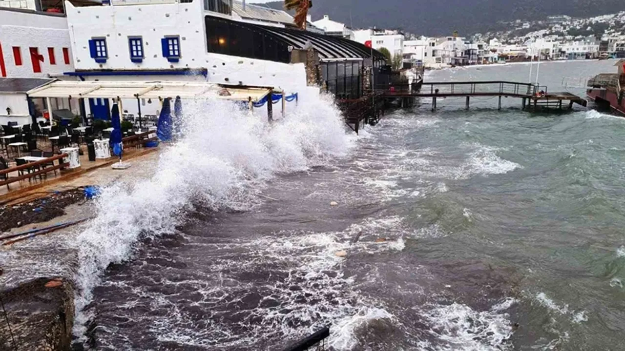 Kıyı Ege'de fırtına alarmı | Meteoroloji uyardı: Dikkat denize açılmayın...