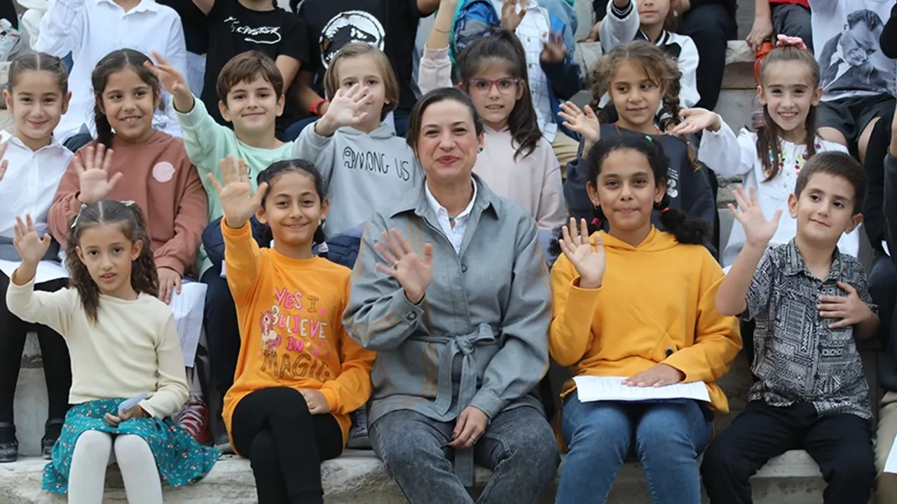 Efes Selçuk Çocuk Meclisi modern dans kursu istedi: Başkan Sengel yaşama geçirdi