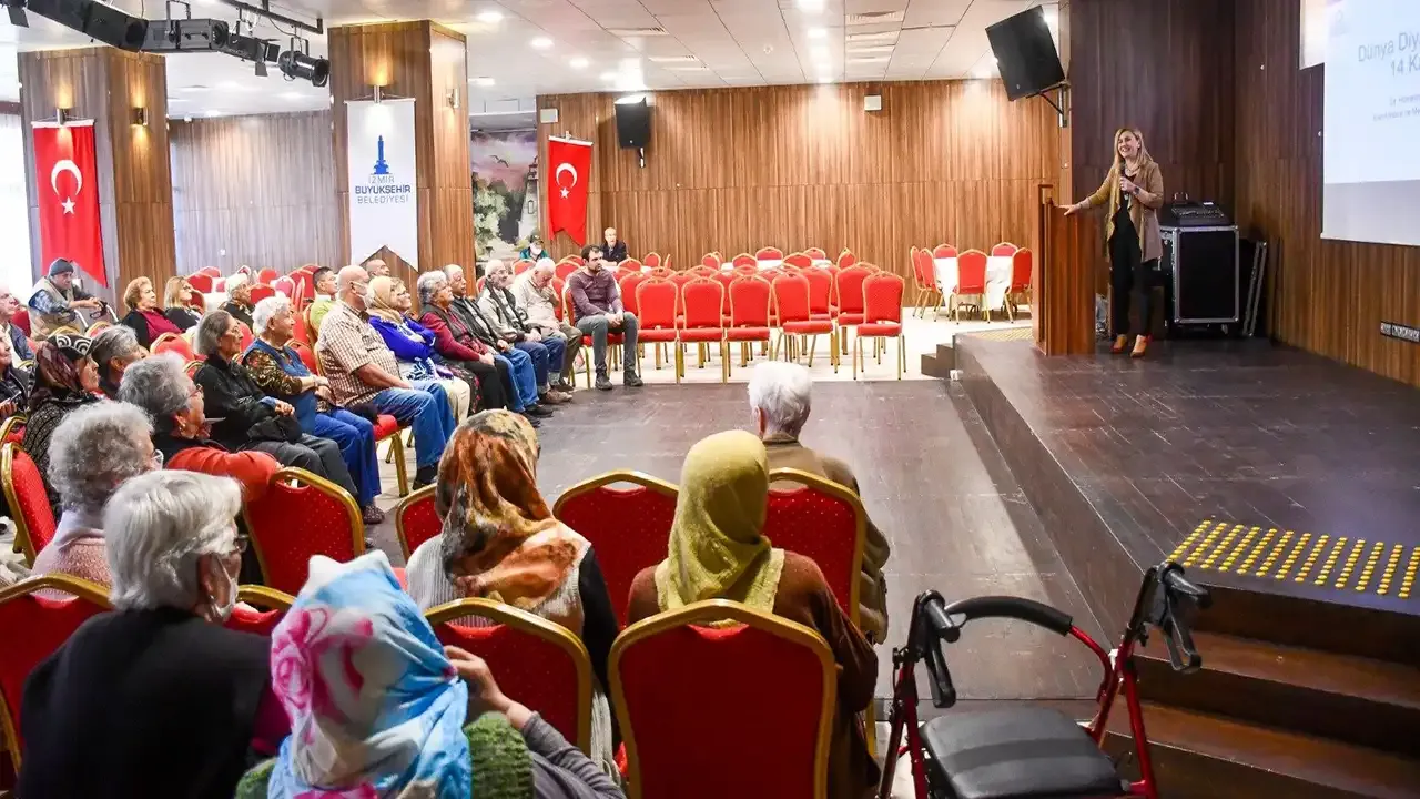 İzmir Büyükşehir'den huzurevi sakinlerine diyabet eğitimi