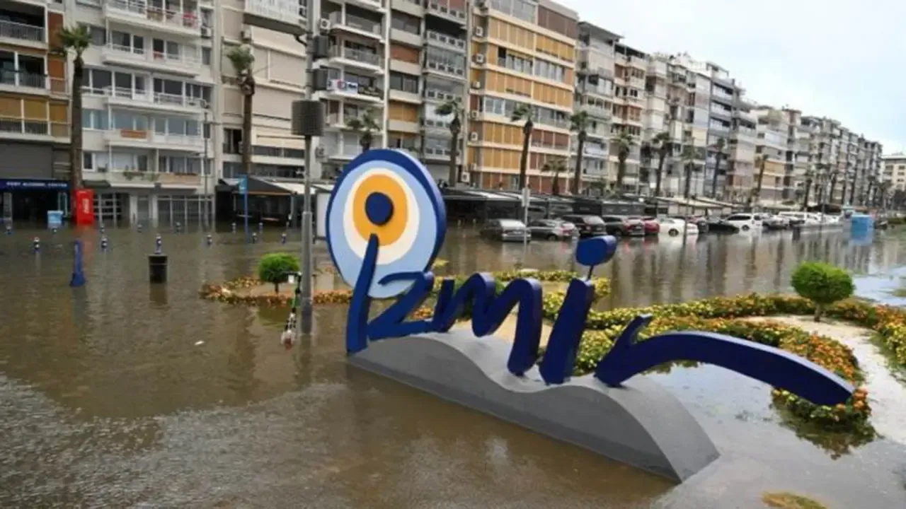 AFAD İzmirlileri uyardı: Sel, su baskını, fırtınaya dikkat