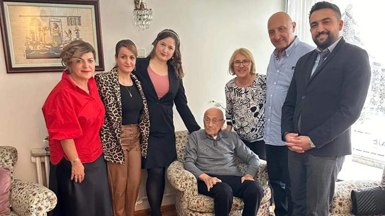 İzmir'in asırlık çınarları unutulmadı: Konak'ta 100 yaşının üstündeki 11 kişi ziyaret edildi