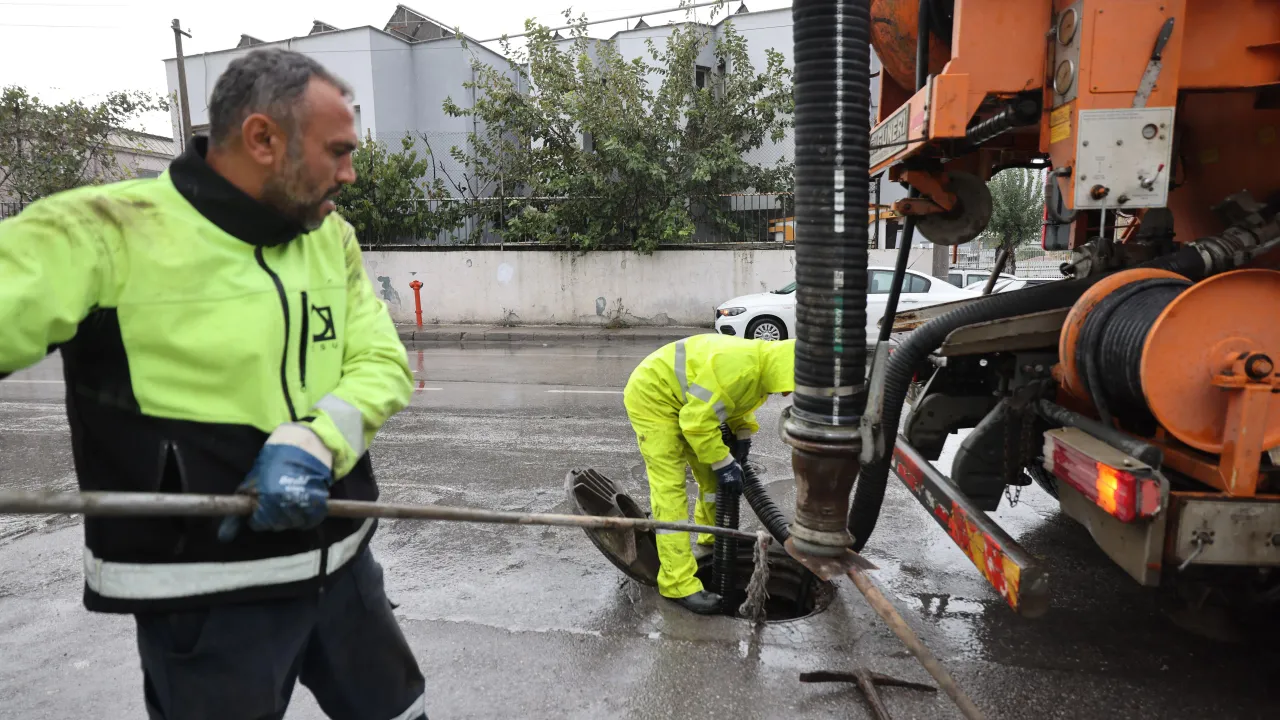 Meteoroloji uyardı, Büyükşehir sahaya indi: İzmir'e yağmur alarmı!